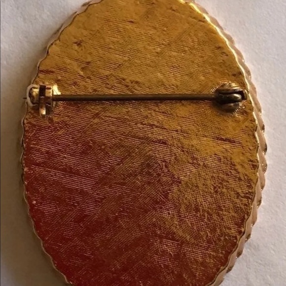 Vintage Flower Pin/ Broach - Picture 7 of 8